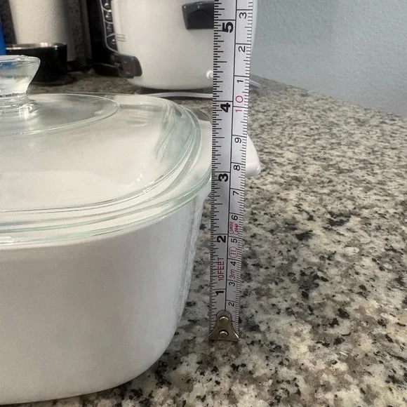 A Corning Ware Pyroceram casserole dish - Picture 5 of 7